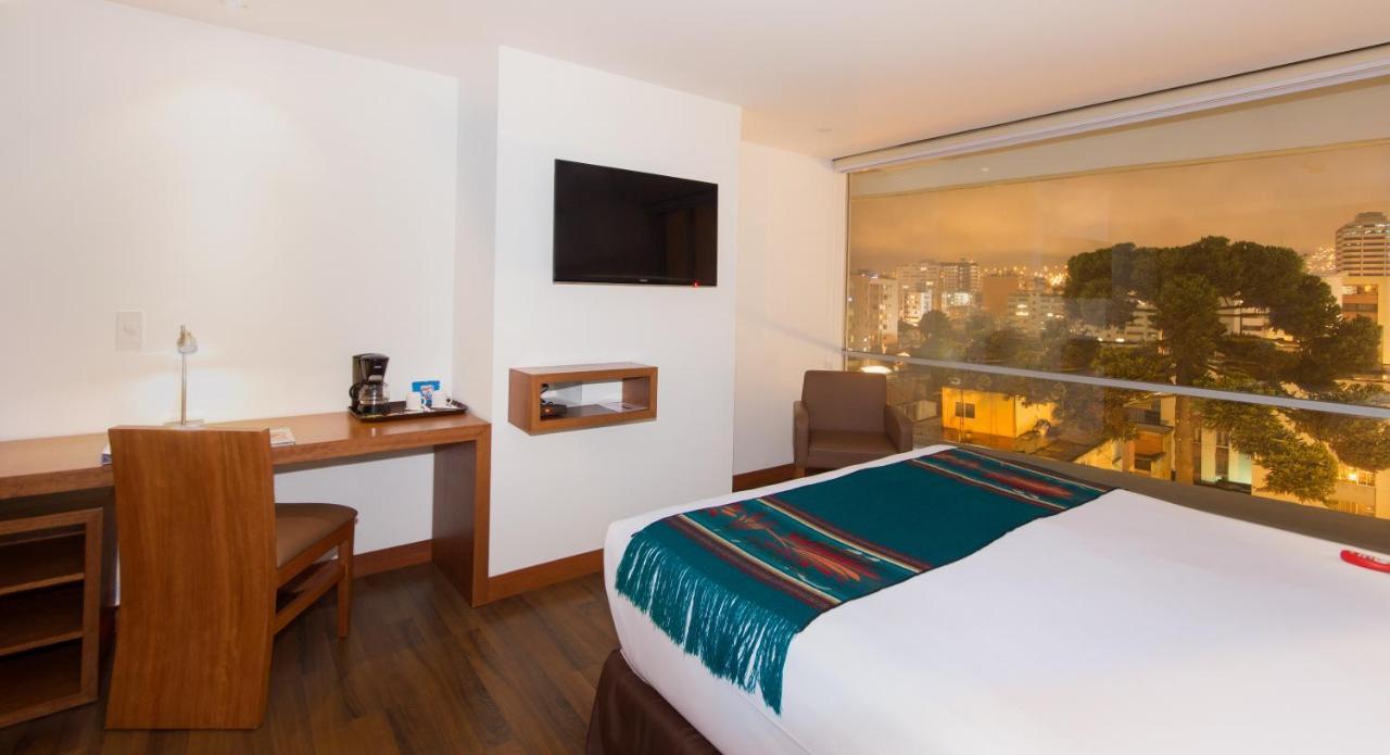 9D Hotel Quito Buitenkant foto